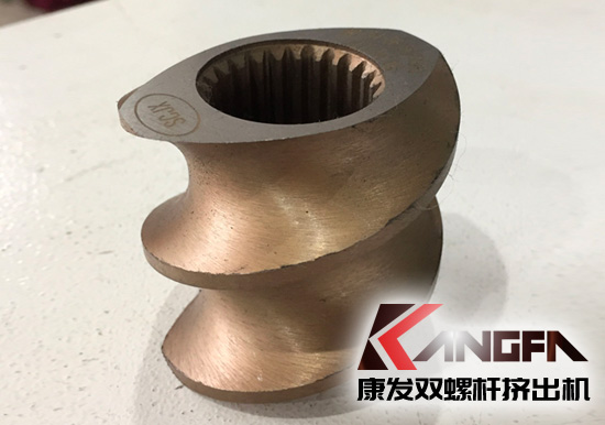 康發(fā)雙螺桿擠出機(jī)新一代螺紋套現(xiàn)已批量生產(chǎn)，請認(rèn)準(zhǔn)scjx激光防偽商標(biāo)。