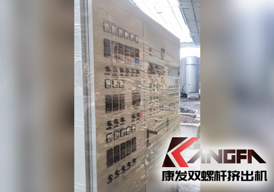 性價(jià)比更勝一籌的全新一代康發(fā)sjsh系列雙螺桿混煉擠出機(jī)。