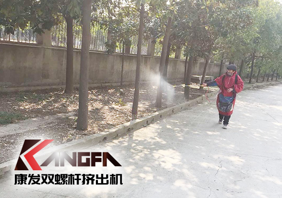 戰(zhàn)疫情、防風(fēng)險、保安全！康發(fā)雙螺桿擠出機(jī)復(fù)工在即，全廠實現(xiàn)全方位消毒！