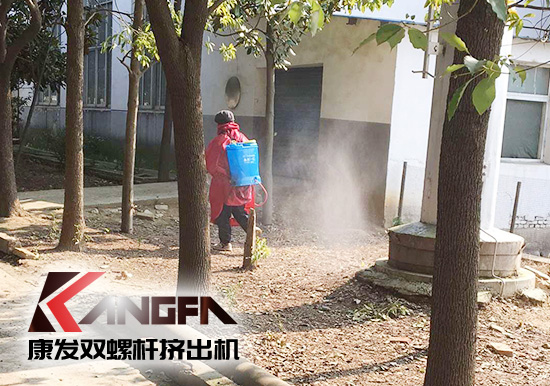 沒有一場疫情不可戰(zhàn)勝！凝心聚力，共克時艱，康發(fā)雙螺桿擠出機(jī)在行動，全廠實現(xiàn)全方位消毒！