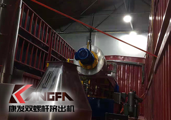 康發(fā)雙螺桿擠出造粒機 20余年注重品質(zhì) 細節(jié)始終如一 專業(yè)的機械設(shè)計制造企業(yè)?？蛋l(fā)<strong>雙螺桿擠出機</strong>設(shè)備傾心專注于塑料，橡膠，化工等領(lǐng)域設(shè)備的自主研發(fā)和生產(chǎn)。
