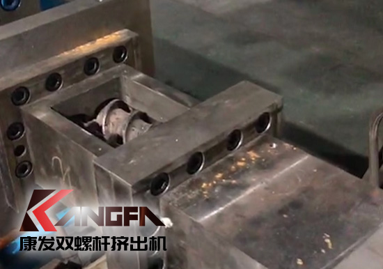 提升機(jī)筒耐磨及耐腐蝕性!康發(fā)雙螺桿擠出機(jī)設(shè)備舊機(jī)筒更換視頻