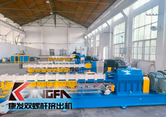 抗高溫戰(zhàn)酷暑，掀起生產(chǎn)熱潮——康發(fā)雙螺桿造粒機生產(chǎn)車間高溫“烤”驗不服“暑”