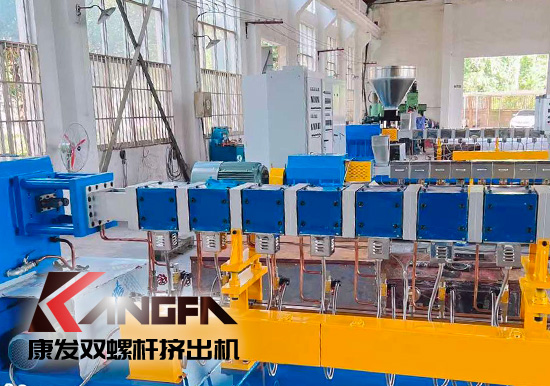 從輸送機理、工藝及配方、螺桿組合、混煉塑化能力及應(yīng)用等方面具體比較單、雙螺桿造粒機區(qū)別