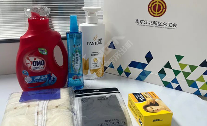 南京江北新區(qū)總工會(huì)深入康發(fā)雙螺桿造粒機(jī)一線開(kāi)展“來(lái)高溫慰問(wèn)”慰問(wèn)活動(dòng)！