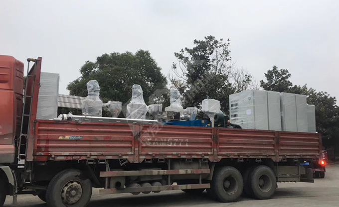 新年伊始,康發(fā)雙螺桿造粒機成功裝車發(fā)貨,助力客戶生產(chǎn)效率再上新臺階